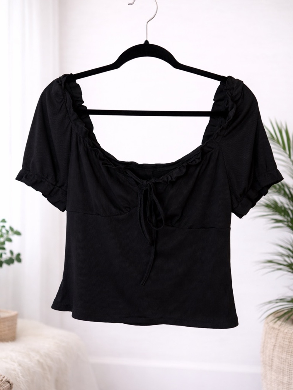 SHEIN Black Tie-Front Crop Top
